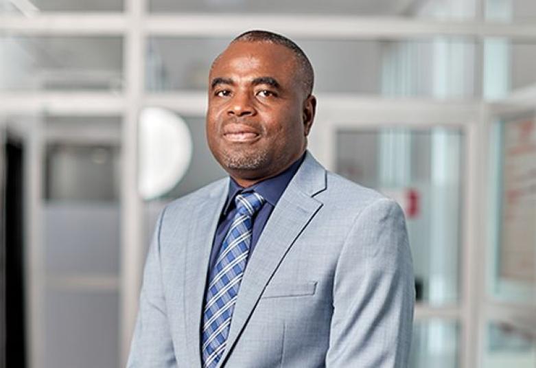 Ruben Dieudonné : le Haïtien qui révolutionne l’inclusion financière en Côte d’Ivoire